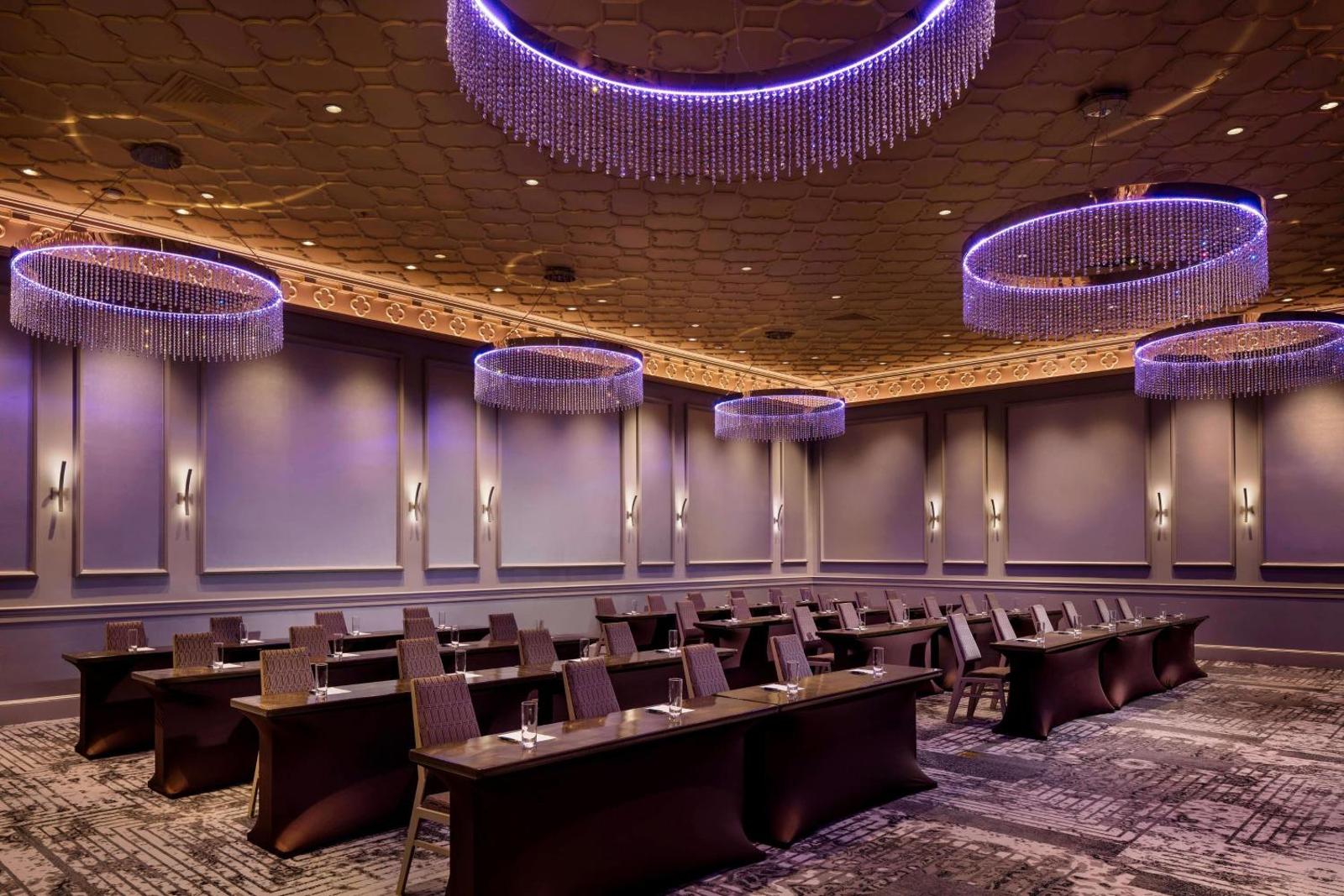 Sheraton Commander Hotel Main image 1